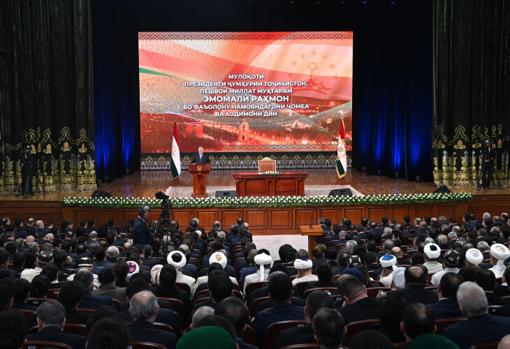 Президент Таджикистана выразил недовольство роскошными мероприятиями