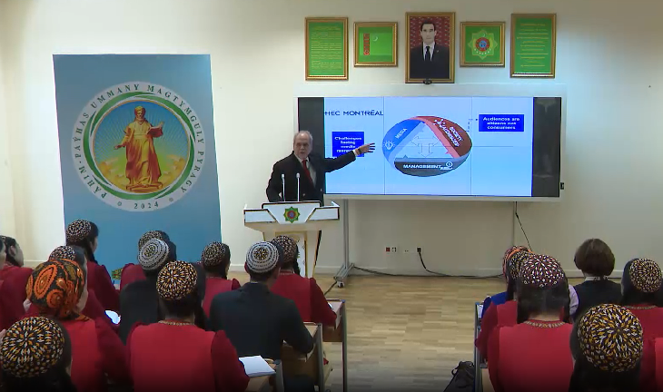 Профессор канадского вуза рассказал студентам ТГУ о своей привязанности к Туркменистану
