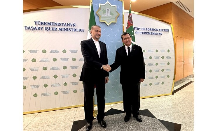 Главы МИД Туркменистана и Ирана обсудили политико-дипломатическое сотрудничество
