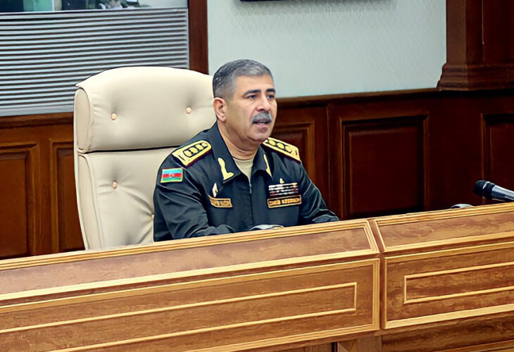 Министр обороны Азербайджана призвал к усилению учений в армии страны