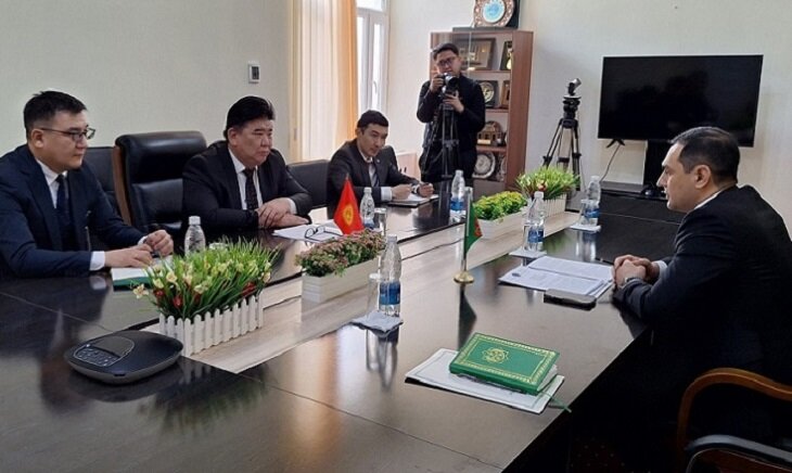 Посол Голлиев пригласил киргизскую делегацию поучаствовать в крупных торжествах в Туркменистане