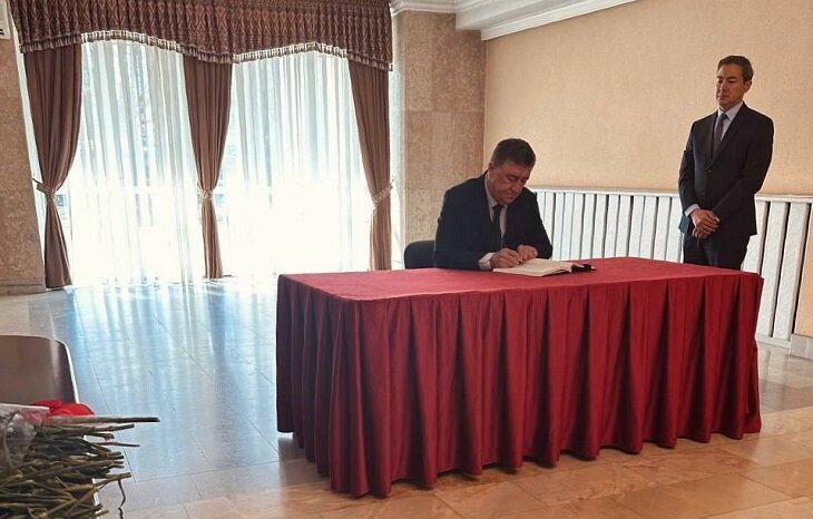 Дипломаты более 20 посольств в Узбекистане почтили память жертв теракта в «Крокус Сити Холле»