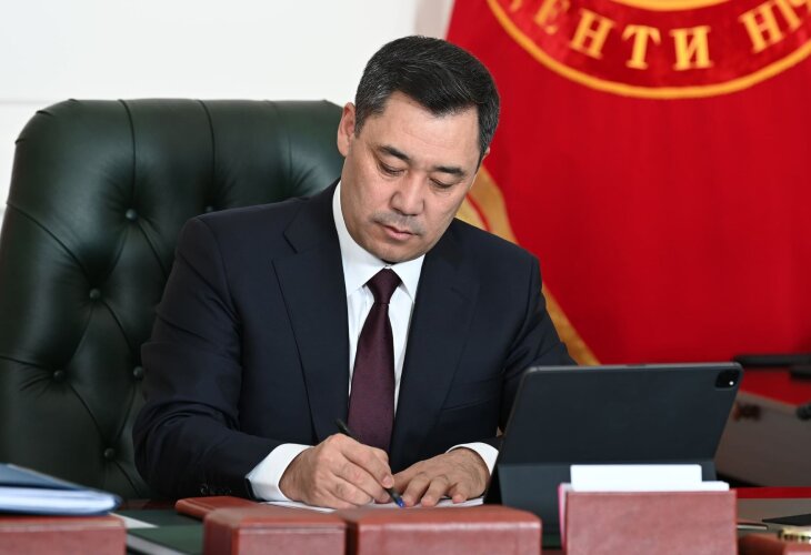 Президент Киргизии признал систему строительства дорог «гнилой»