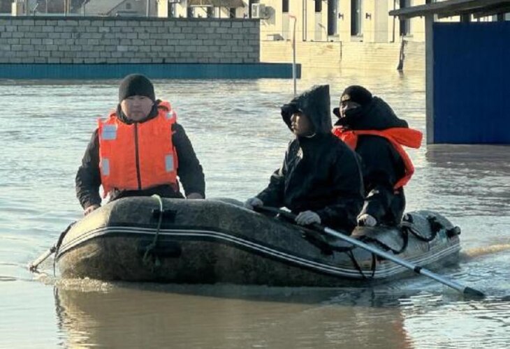 Более 96 тысяч человек эвакуировали из-за паводков в Казахстане