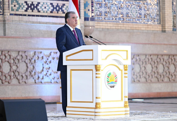 Президент Таджикистана призвал граждан не ехать на заработки в другие страны