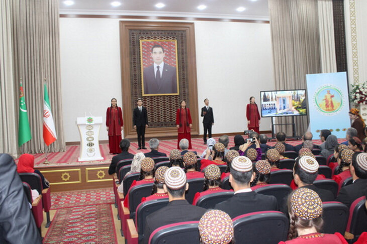 В языковом вузе Туркменистана провели День персидской литературы