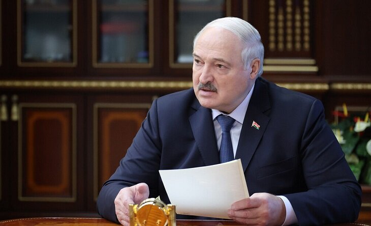 Президент Белоруссии обещал министру поставить памятник за найденную в стране нефть