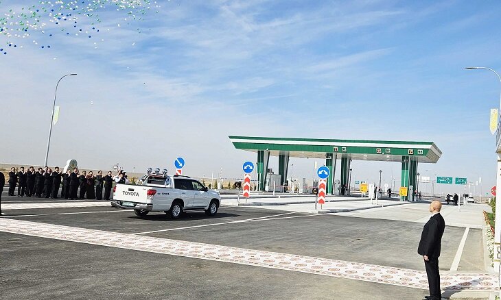 Туркменистан ширит транспортную сеть: открыт новый участок автобана Ашхабад-Туркменабат