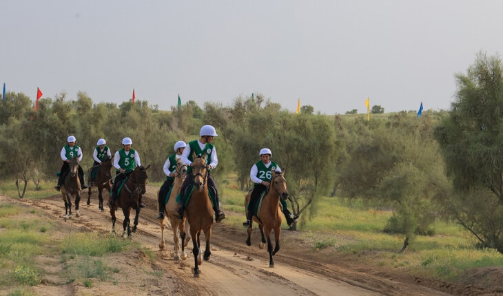 В Туркменистане прошел предпраздничный конный марафон