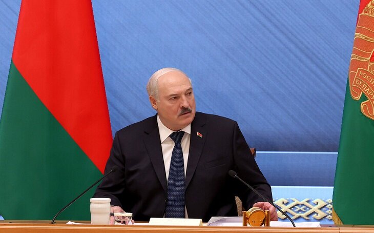 Президент Белоруссии объяснил прошлогодний провал по сбору урожая зерна тремя проблемами