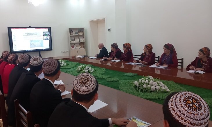 В Ашхабаде провели онлайн-семинар по экологии