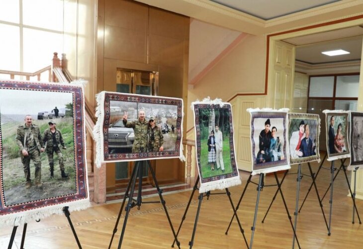 В Баку открылась выставка фотоковров «Гейдар Алиев – незабываемый лидер»