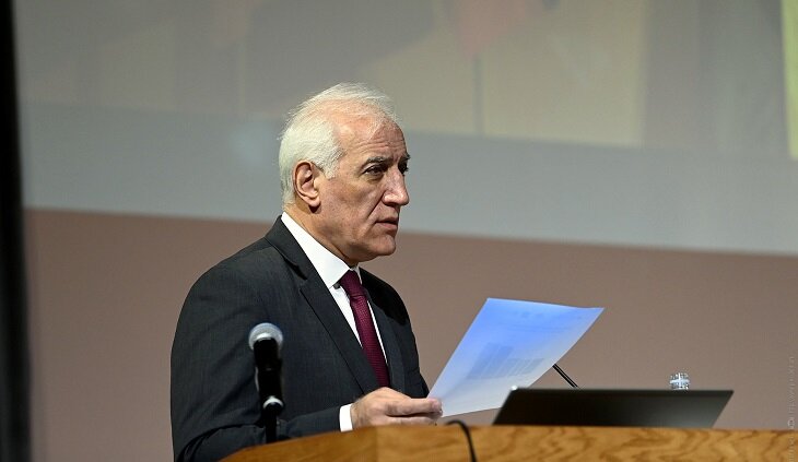 Президент объяснил необходимость развивать сферу образования в Армении